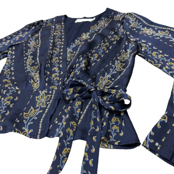 NWT ASTR the Label Kimi Navy Blue Print Long Sleeve Satin Wrap Top Blouse M - Picture 7 of 14